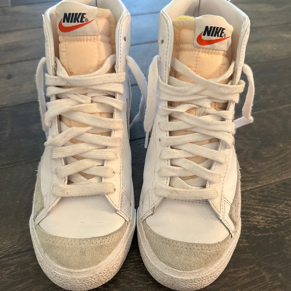 Nike High-Top Sneakers in White and Pink